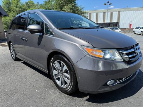 Used 2016 Honda Odyssey Touring Elite image 3