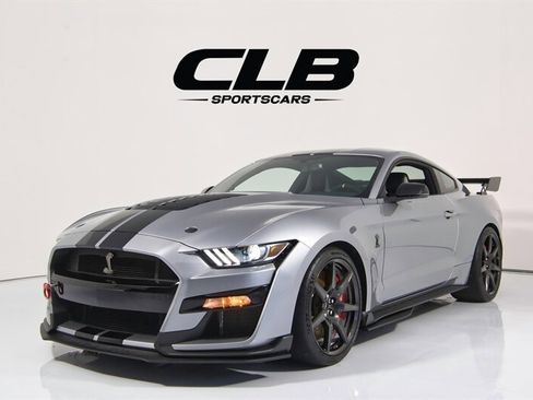 Used 2022 Ford Mustang Shelby GT500 w/ Carbon Fiber Track Pack RWD image 1