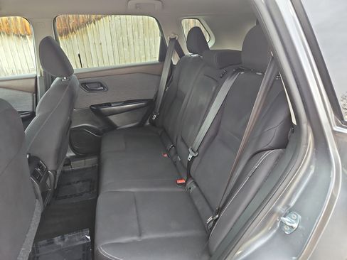 Used 2023 Nissan Rogue S image 11