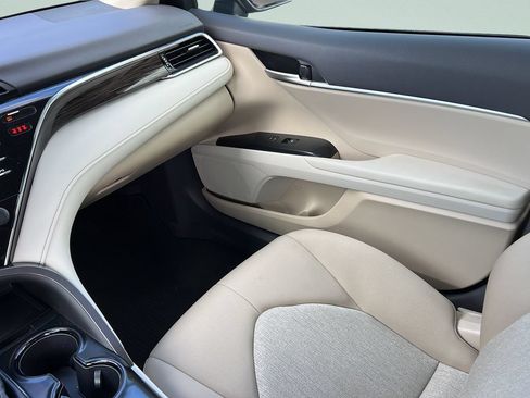 Used 2018 Toyota Camry LE FWD image 15