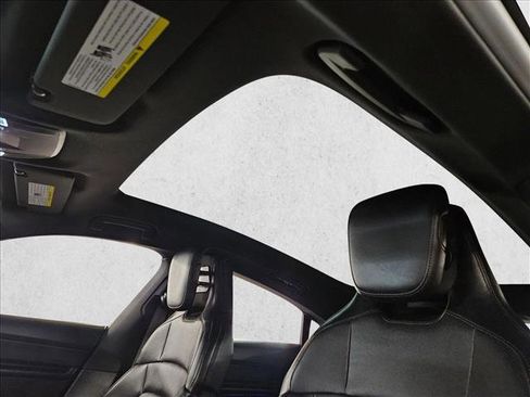 Used 2022 Porsche Taycan image 11