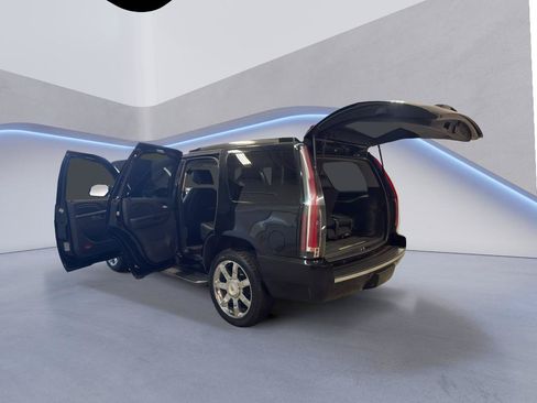 Used 2014 Cadillac Escalade Luxury AWD/4WD image 12