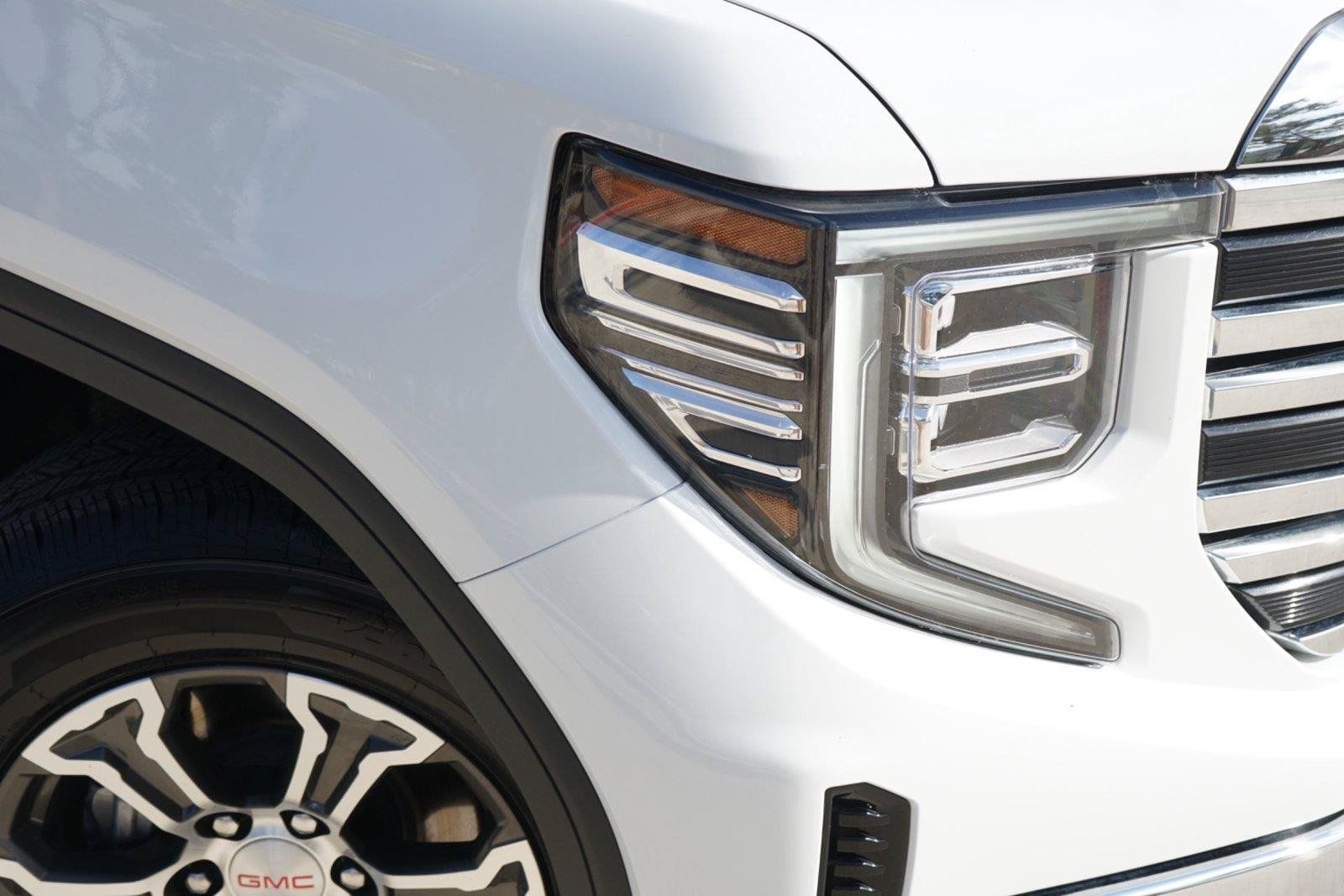 Used 2025 GMC Sierra 1500 SLT RWD image 3