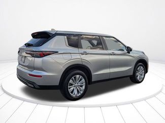 New 2026 Mitsubishi Outlander ES video 3