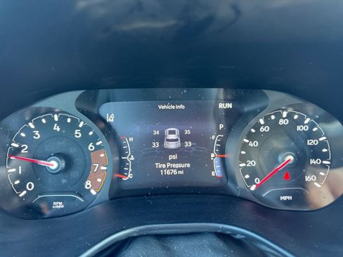 Used 2023 Jeep Compass Sport image 10