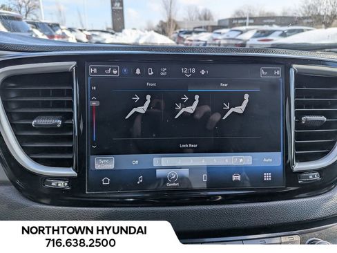 Used 2024 Chrysler Pacifica Touring-L image 22
