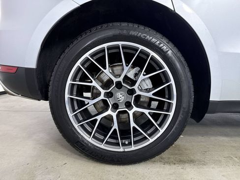 Certified 2018 Porsche Macan S AWD/4WD image 16