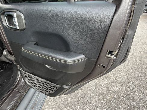 Used 2018 Jeep Wrangler Unlimited Sahara w/ Cold Weather Group AWD/4WD image 19