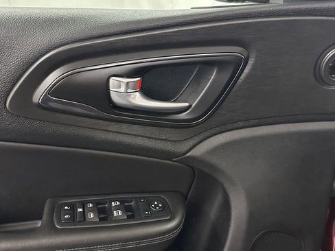 Used 2016 Chrysler 200 S w/ Navigation & Sound Group I image 9