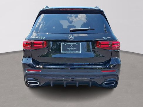 Used 2026 Mercedes-Benz GLB 250 4MATIC image 5