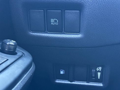 Used 2019 Toyota C-HR LE image 38