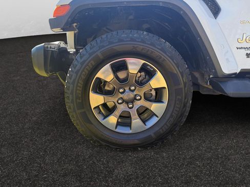 Used 2018 Jeep Wrangler Unlimited Sahara image 14