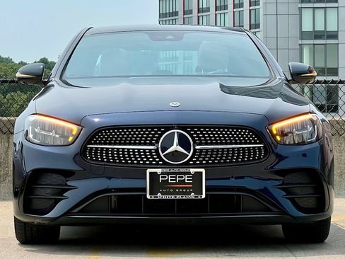 Used 2023 Mercedes-Benz E 350 4MATIC Sedan image 3