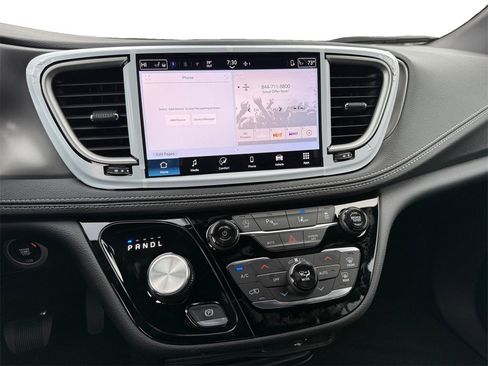 New 2026 Chrysler Pacifica Select image 11