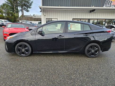 Used 2016 Toyota Prius Three Touring image 2