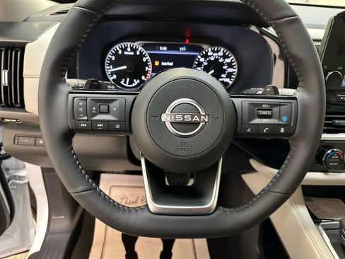 New 2025 Nissan Pathfinder SL image 13