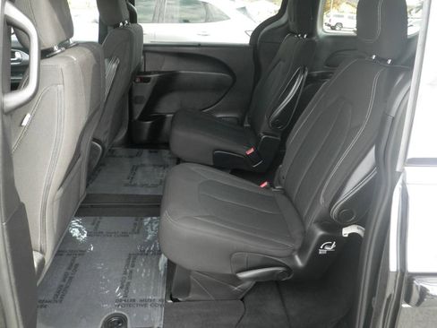 Used 2022 Chrysler Pacifica Touring image 24