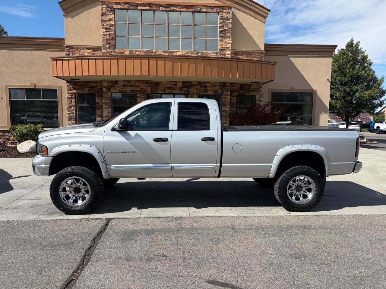 Used 2005 Dodge Ram 2500 Truck SLT AWD/4WD image 2