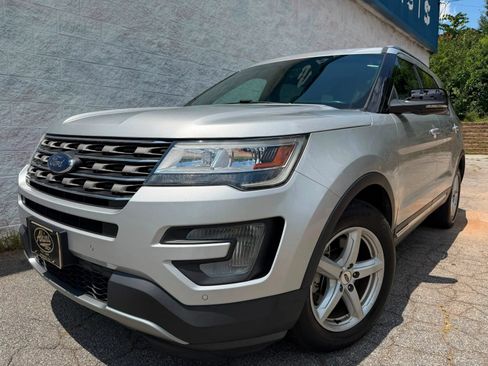 Used 2016 Ford Explorer XLT w/ Equipment Group 202A FWD image 2