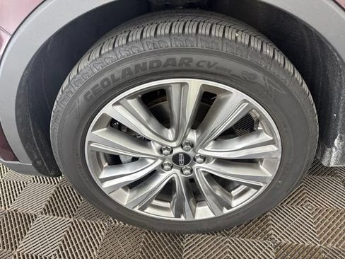 Used 2018 Lincoln MKX Reserve w/ Luxury Package AWD/4WD image 30