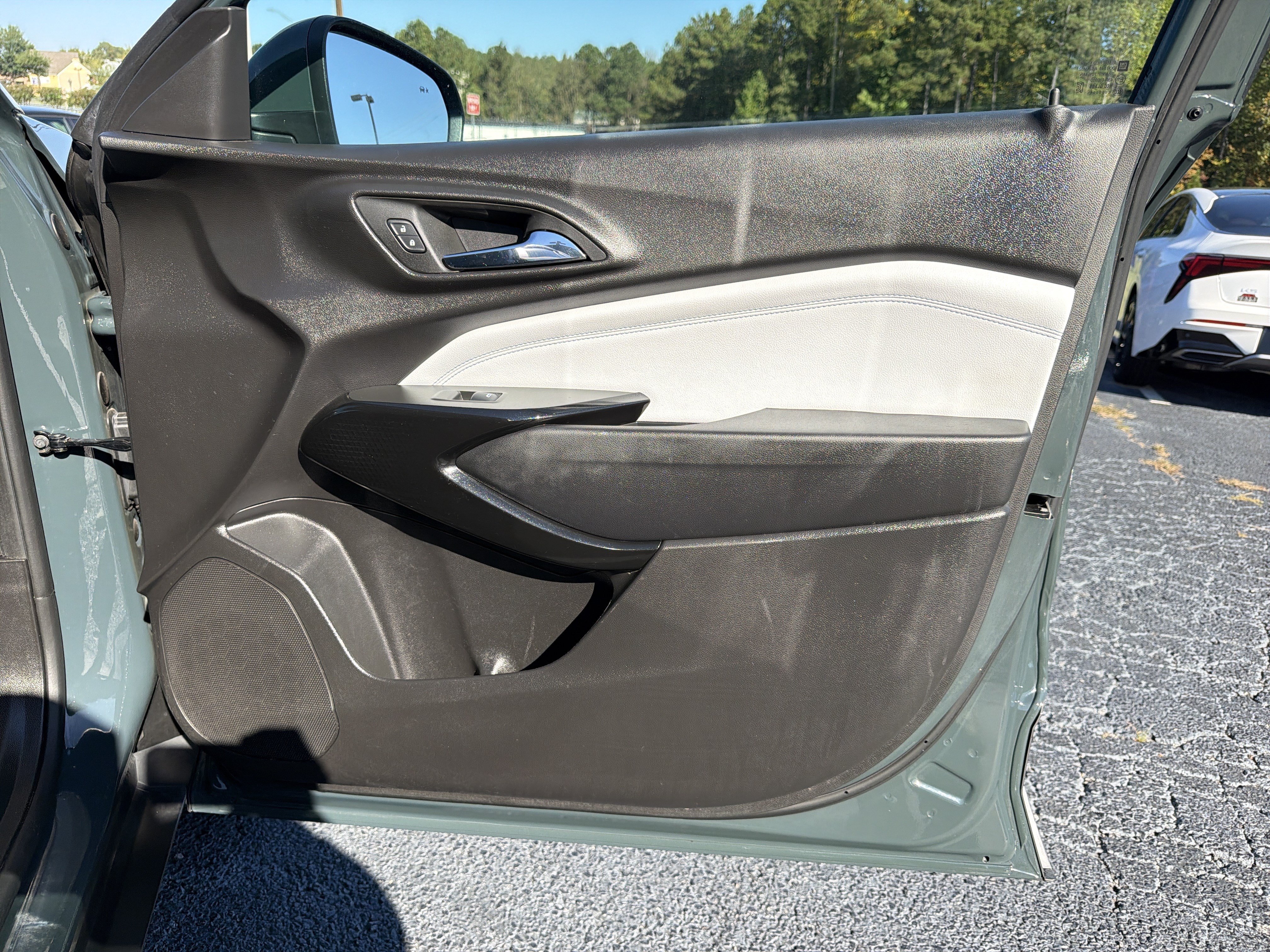 Used 2025 Chevrolet Trax LT w/ Driver Confidence Package FWD image 12