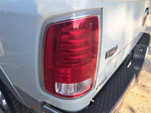 Used 2017 RAM 1500 Laramie image 33