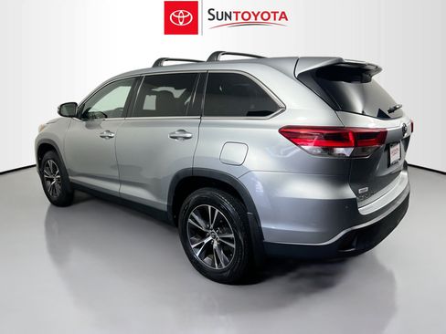 Used 2019 Toyota Highlander LE AWD/4WD image 6