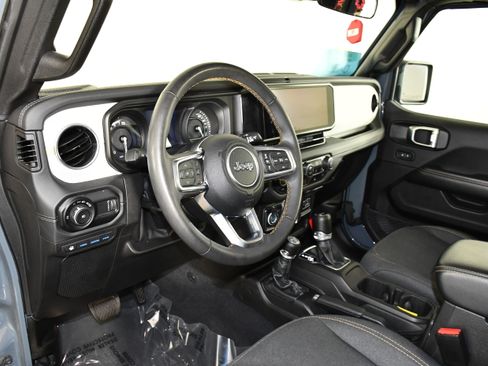 Used 2024 Jeep Wrangler Unlimited Sahara AWD/4WD image 37