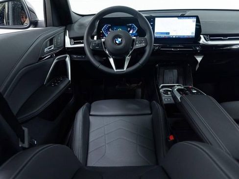 Certified 2025 BMW X2 xDrive28i w/ Technology Package AWD/4WD image 3