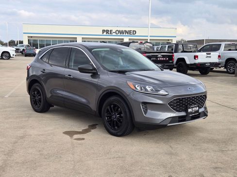 Used 2022 Ford Escape SE w/ Convenience Package image 3