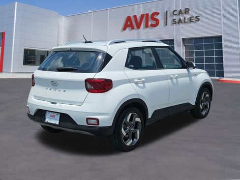 Used 2025 Hyundai Venue SEL FWD image 6