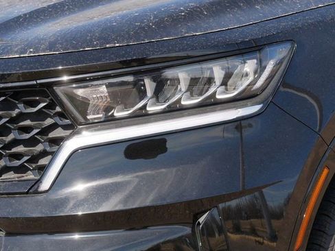 Used 2023 Kia Sorento EX w/ Panoramic Sunroof Package FWD image 10
