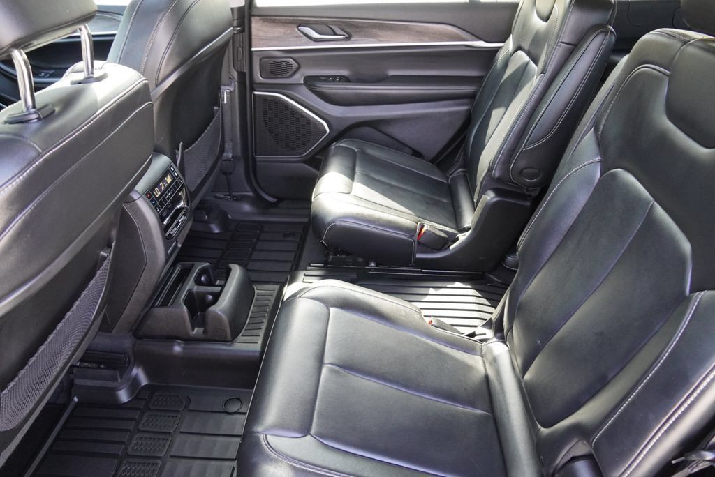Used 2022 Jeep Grand Cherokee L Limited AWD/4WD image 20