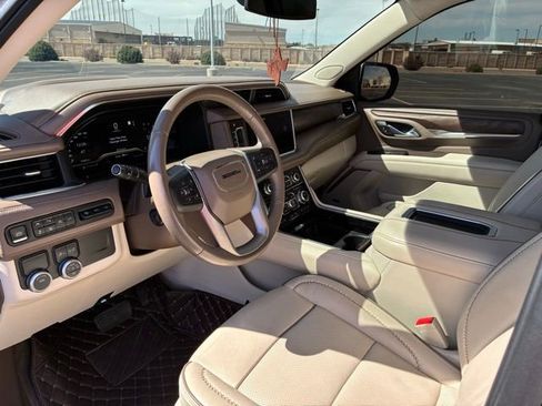Used 2022 GMC Yukon XL Denali image 11