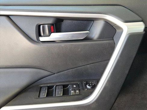 Used 2025 Toyota RAV4 XLE image 6