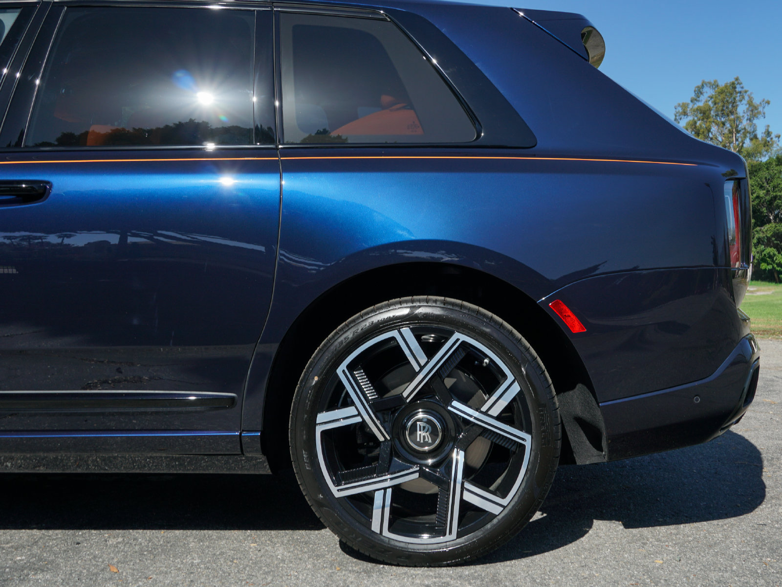 New 2027 Rolls-Royce Cullinan Black Badge AWD/4WD image 4