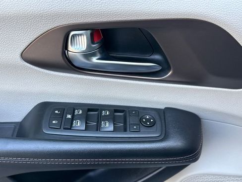 Used 2019 Chrysler Pacifica Touring-L Plus w/ Advanced Safetytec Group FWD image 20