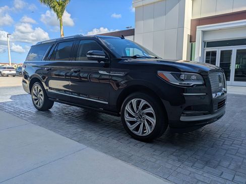 Certified 2024 Lincoln Navigator L Reserve AWD/4WD image 3
