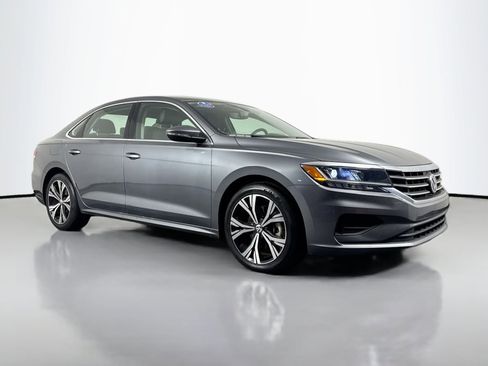 Used 2022 Volkswagen Passat 2.0T SE image 4