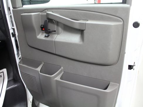 Used 2018 Chevrolet Express 2500 w/ Driver Convenience Package image 19