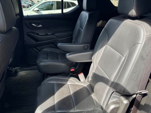 Used 2023 Chevrolet Traverse LT w/ LT Premium Package AWD/4WD image 3