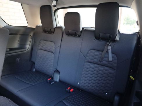 Used 2024 Nissan Pathfinder SV w/ Lighting Package (N92) FWD image 21