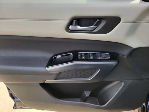 Certified 2025 Nissan Pathfinder SL w/ SL Premium Package image 23