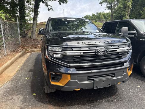 Used 2025 Ford Expedition Tremor AWD/4WD image 4