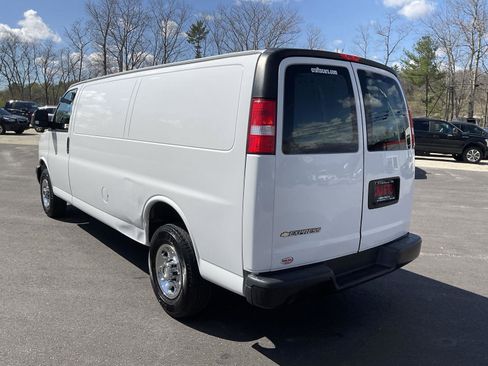 Used 2021 Chevrolet Express 2500 Extended RWD image 3