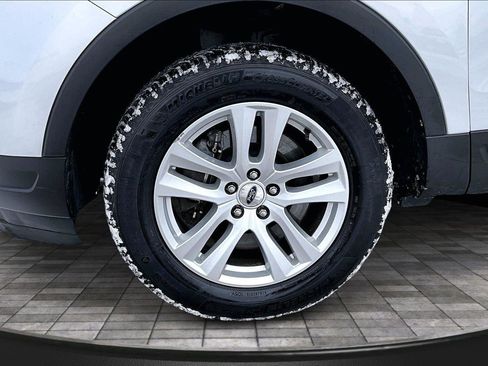 Used 2019 Ford Explorer XLT image 26