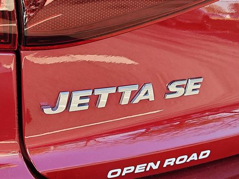 Used 2016 Volkswagen Jetta SE FWD image 29