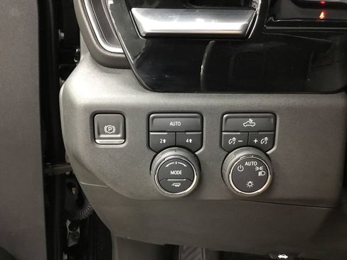 Used 2022 Chevrolet Silverado 1500 LT AWD/4WD image 14