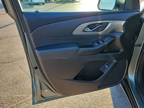 Used 2023 Chevrolet Traverse LT image 19