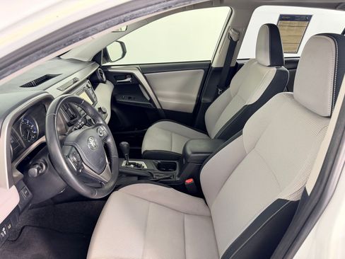 Used 2018 Toyota RAV4 XLE FWD image 5